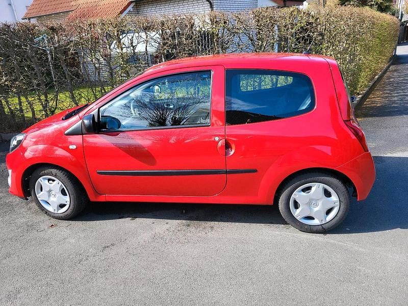 Rot Gebraucht 2011 Renault Twingo Kleinwagen | 3.850 € - Bild 1/4