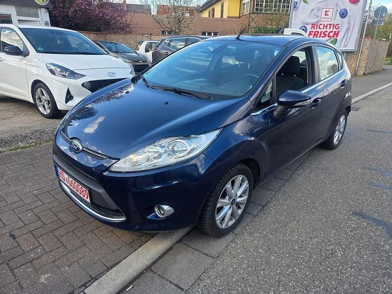 Gebraucht Ford Fiesta Titanium 82 PS (60 kW) 2012 Blau Kleinwagen