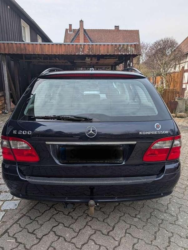 Gebraucht Mercedes E200 Classic 184 PS (135 kW) 2007 Blau Kombi