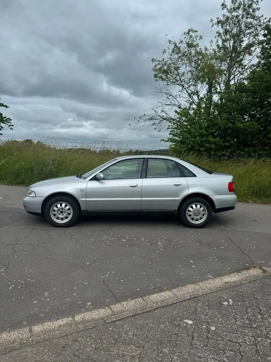 Gebraucht Audi A4 125 PS (91 kW) 2002 Silber Limousine