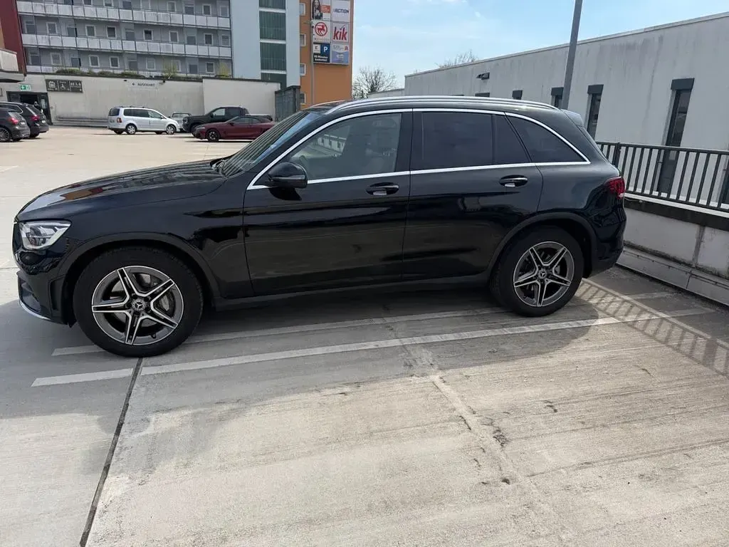 Gebraucht Mercedes GLC200 197 PS (144 kW) 2022 Schwarz SUV