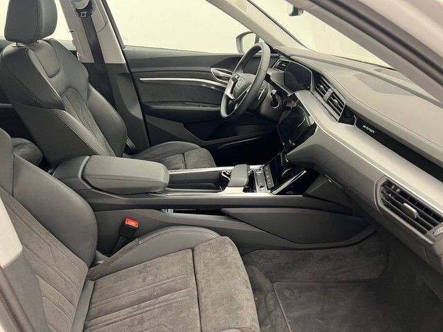 Używany Audi e-tron S-Line 300 kW (408 KM) 2020 Biały SUV