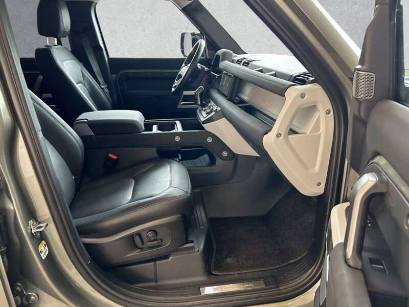 Gebraucht Land Rover Defender SE Dynamic 202 PS (148 kW) 2023 Pangea green (gruen) SUV