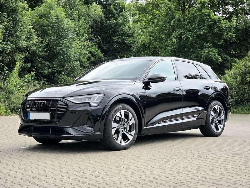 Schwarz Gebraucht 2021 Audi e-tron Ambiente SUV | 30.990 € (Etwas zu teuer) - Bild 1/4