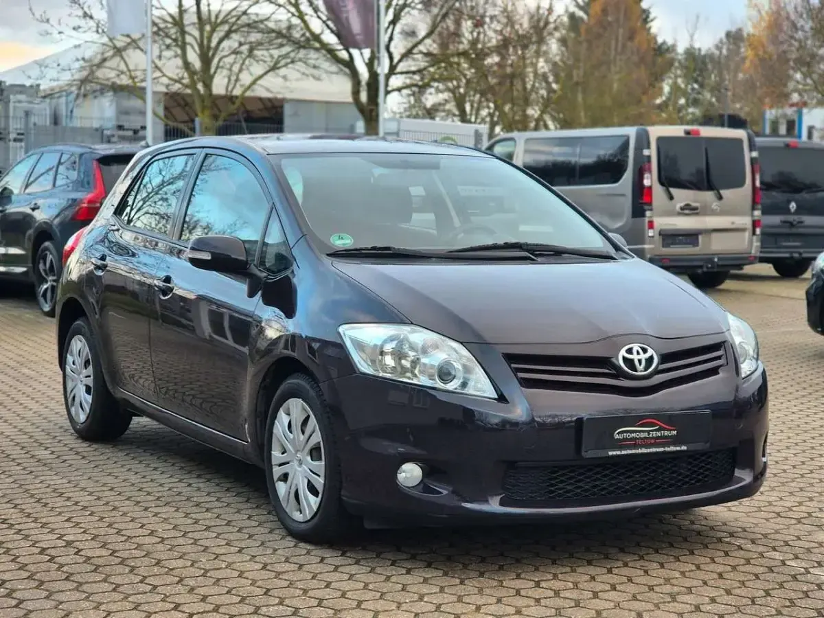 Gebraucht Toyota Auris Life+ 132 PS (97 kW) 2010 Violet Limousine