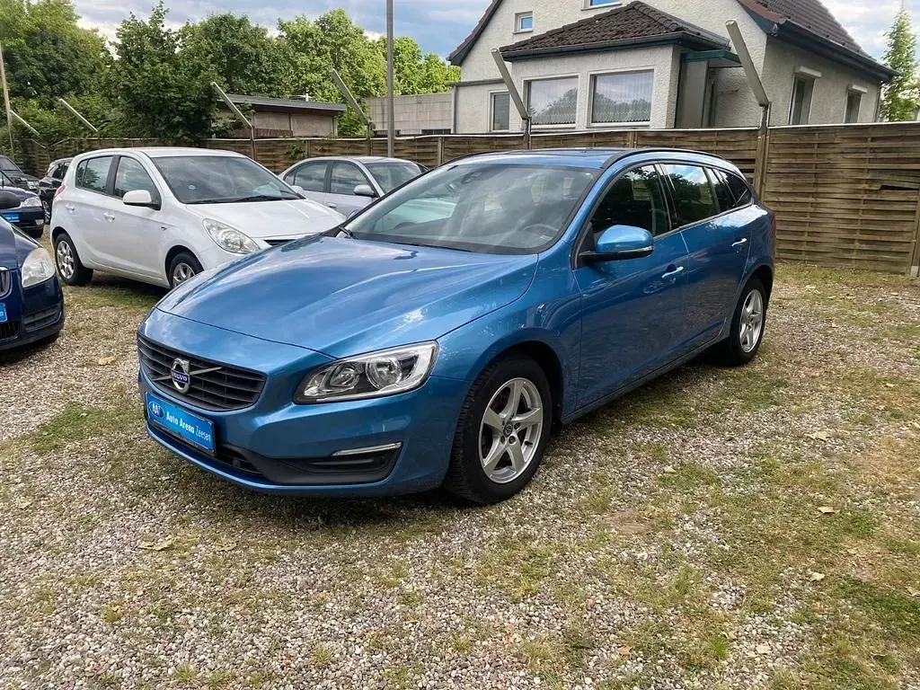 Gebraucht Volvo V60 Kinetic 150 PS (110 kW) 2015 Blau Kombi