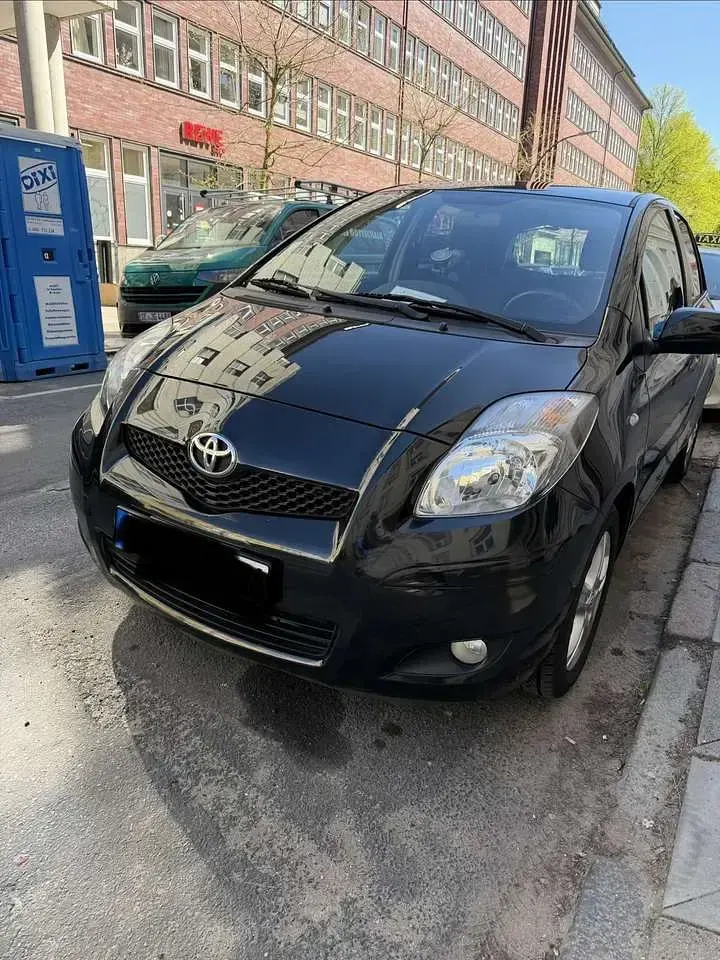 Gebraucht Toyota Yaris Edition 99 PS (72 kW) 2011 Schwarz Kleinwagen