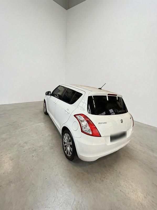 Gebraucht Suzuki Swift 94 PS (69 kW) 2013 Weiß Kleinwagen