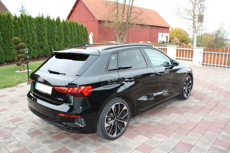 Schwarz Gebraucht 2022 Audi A3 Sportback Ambiente Limousine | 33.490 € (Fairer Preis) - Bild 1/4