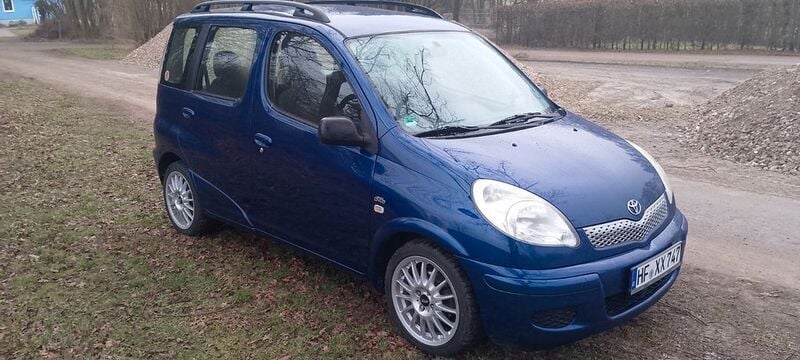 Blau Gebraucht 2004 Toyota Yaris Verso Van / Kleinbus | 3.100 € (Etwas zu teuer) - Bild 1/4