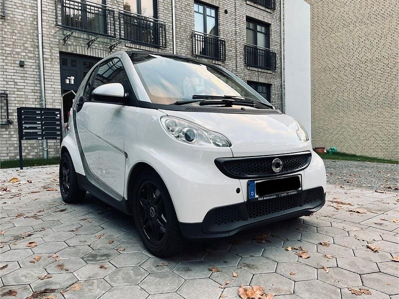 Weiß Gebraucht 2014 Smart ForTwo Coupé Coupé | 7.590 € (Etwas zu teuer) - Bild 1/4