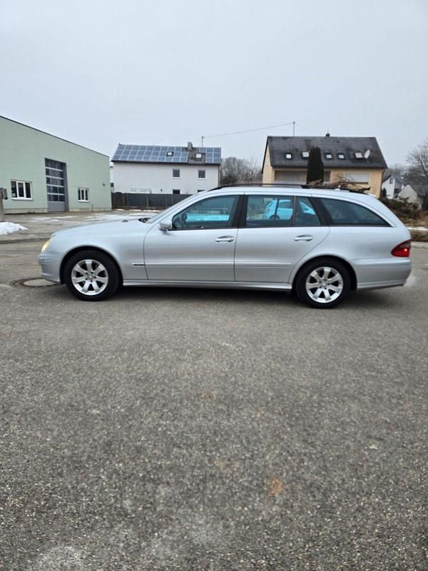 Gebraucht Mercedes E320 Avantgarde 224 PS (164 kW) 2007 Silber Kombi