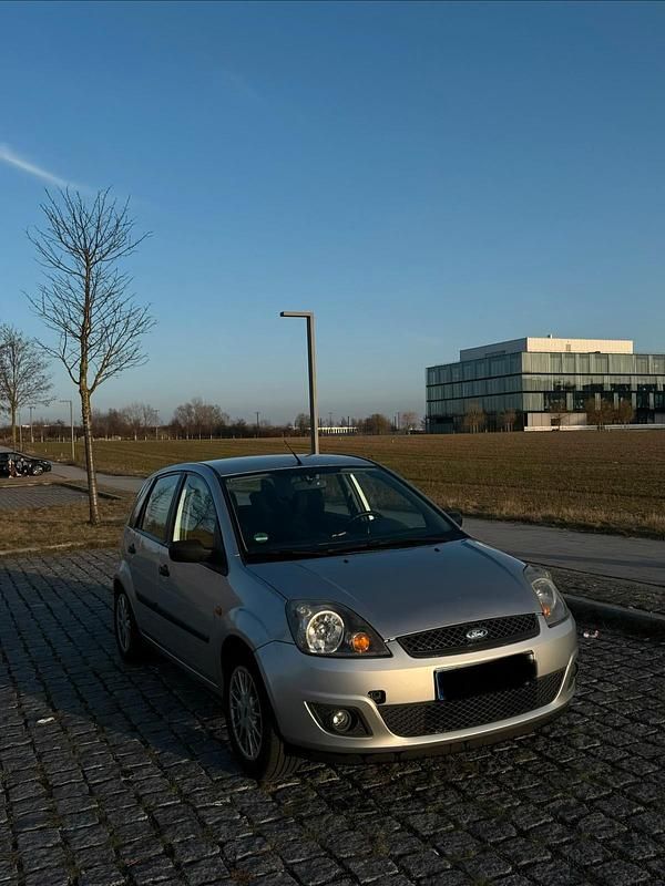 Gebraucht Ford Fiesta 80 PS (58 kW) 2006 Silber Kleinwagen