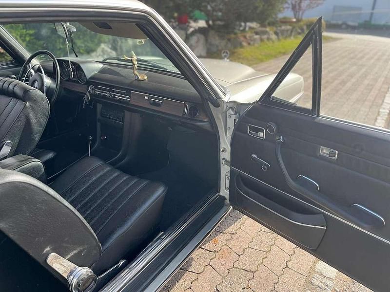 Gebraucht Mercedes 250 150 PS (110 kW) 1969 Silber Coupé