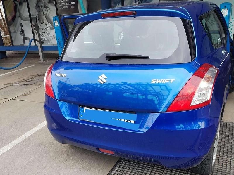 Gebraucht Suzuki Swift 94 PS (69 kW) 2015 Blau Kleinwagen