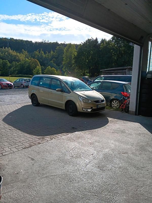 Gold Gebraucht 2007 Ford Galaxy Van / Kleinbus | 2.100 € (Guter Preis) - Bild 1/4