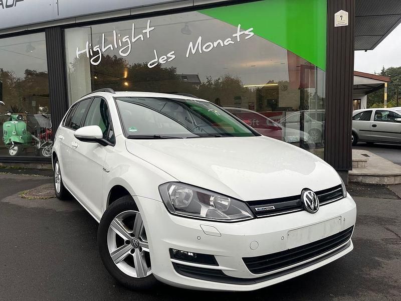 Weiß Gebraucht 2016 VW Golf VII Comfortline Kombi | 7.500 € (Guter Preis) - Bild 1/4