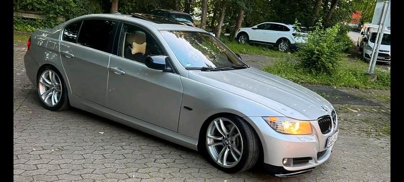 Silber Gebraucht 2009 BMW 325 Limousine | 9.000 € (Teuer) - Bild 1/4