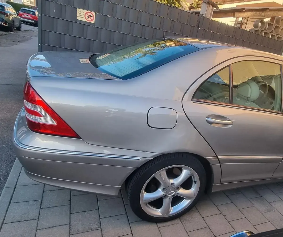 Gebraucht Mercedes C240 Elegance 170 PS (125 kW) 2004 Grau Limousine