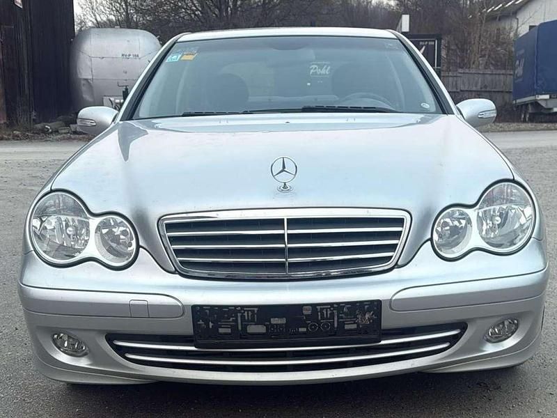 Gebraucht Mercedes C180 143 PS (105 kW) 2004 Brillantsilber  metalliclack Limousine