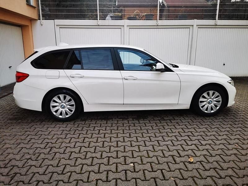 Gebraucht BMW 318 Sport Line 136 PS (100 kW) 2017 Weiß Kombi