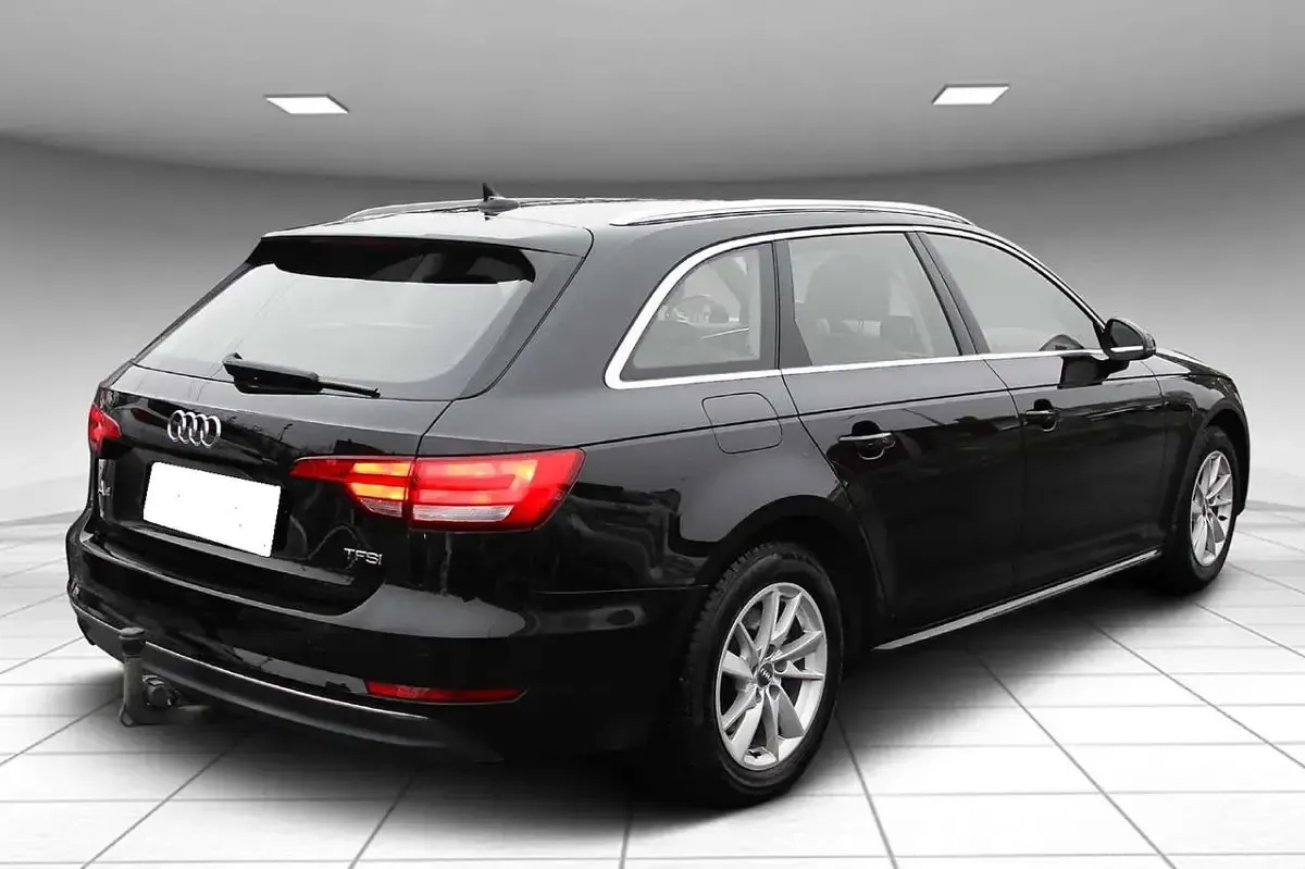 Gebraucht Audi A4 Sport 150 PS (110 kW) 2018 Schwarz Kombi