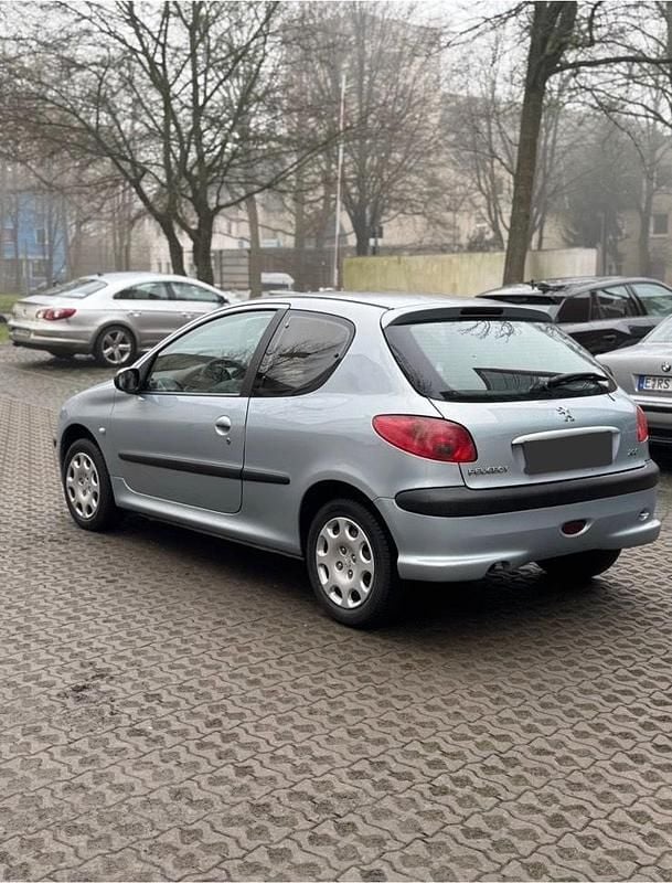 Silber Gebraucht 2006 Peugeot 206 Kleinwagen | 850 € - Bild 1/4