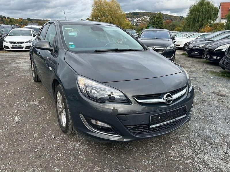 Grau Gebraucht 2012 Opel Astra Limousine | 3.850 € (Fairer Preis) - Bild 1/4