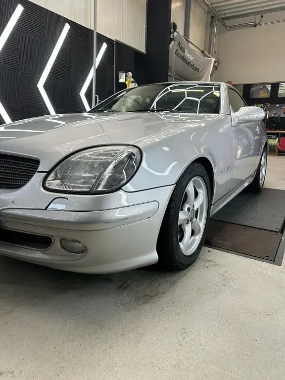 Gebraucht Mercedes SLK230 197 PS (144 kW) 2003 Silber Cabrio