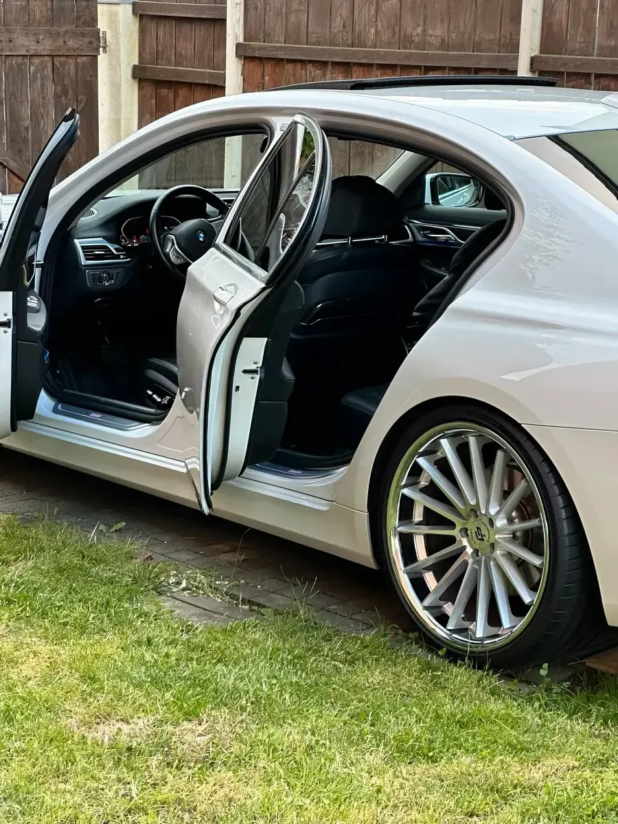 Gebraucht BMW 730 268 PS (197 kW) 2019 Weiß Limousine