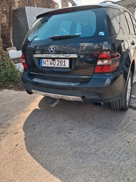 Gebraucht Mercedes ML320 249 PS (183 kW) 2008 Schwarz SUV
