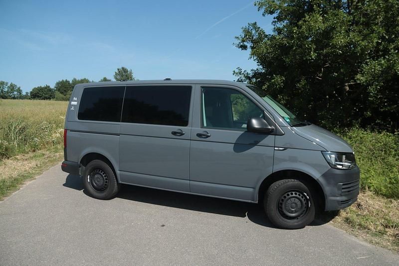 Gebraucht VW Transporter 150 PS (110 kW) 2017 Grau Van