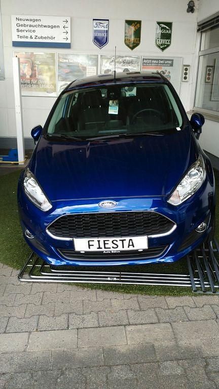 Gebraucht Ford Fiesta Celebration 80 PS (58 kW) 2016 Blau Kleinwagen