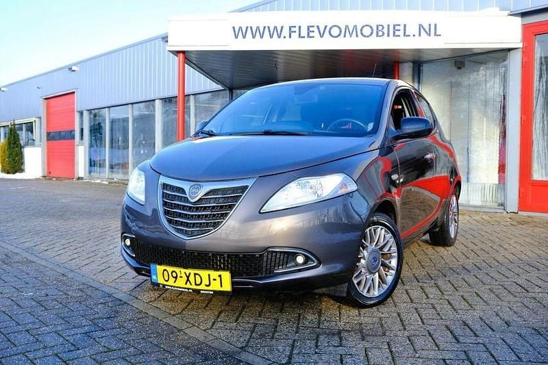Gebraucht Lancia Ypsilon Platinum 86 PS (63 kW) 2012 Braun Kleinwagen