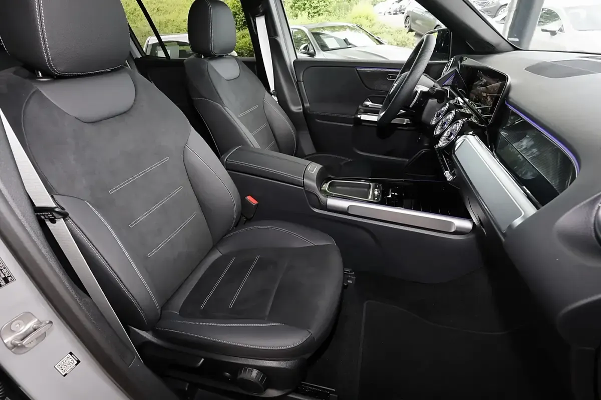 Gebraucht Mercedes GLB200 AMG 163 PS (119 kW) 2026 Manufaktur lack manufaktur alpingrau uni SUV