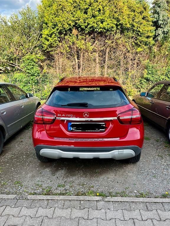 Rot Gebraucht 2019 Mercedes GLA200 SUV | 22.999 € - Bild 1/4