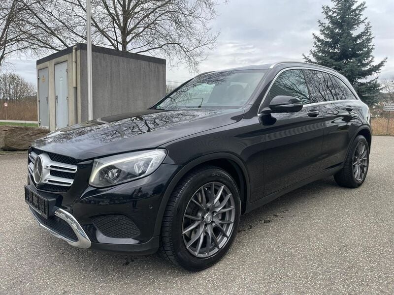 Schwarz Gebraucht 2017 Mercedes GLC300 SUV | 27.990 € (Etwas zu teuer) - Bild 1/4