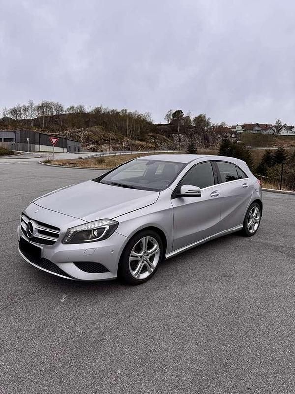 Silber Gebraucht 2013 Mercedes A180 Limousine | 10.590 € (Teuer) - Bild 1/4
