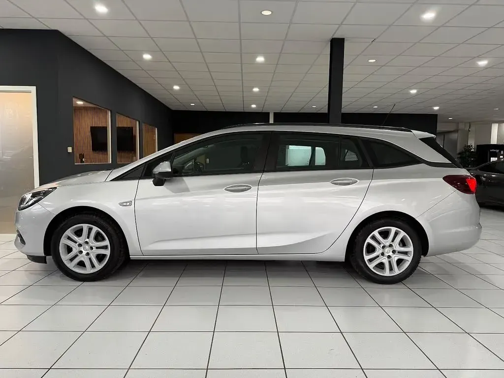 Usado Opel Astra Edition 110 HP (80 kW) 2021 Prateado Carrinha