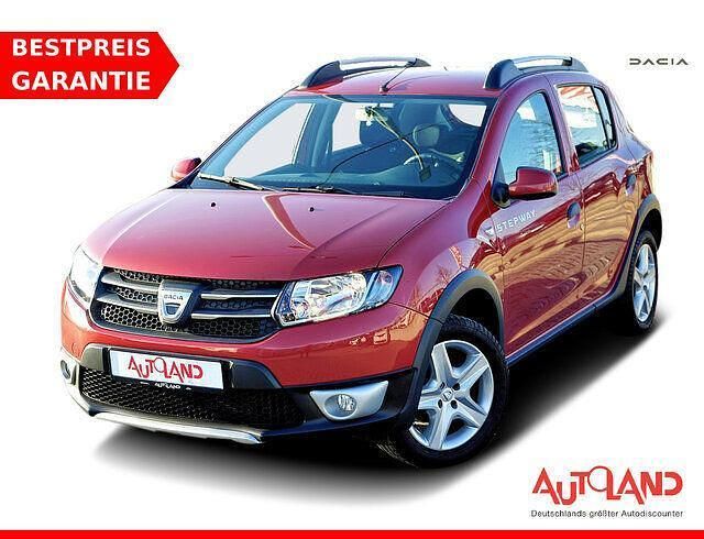 Rot Gebraucht 2015 Dacia Sandero Prestige Kleinwagen | 11.490 € - Bild 1/4