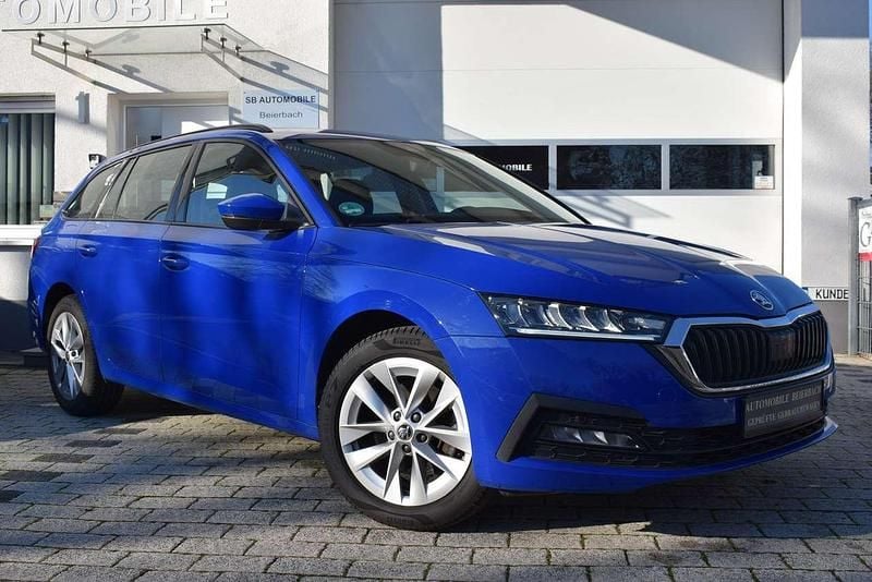 Modra energy/energy blue Gebraucht 2022 Skoda Octavia Ambition Kombi | 19.500 € (Superpreis) - Bild 1/4