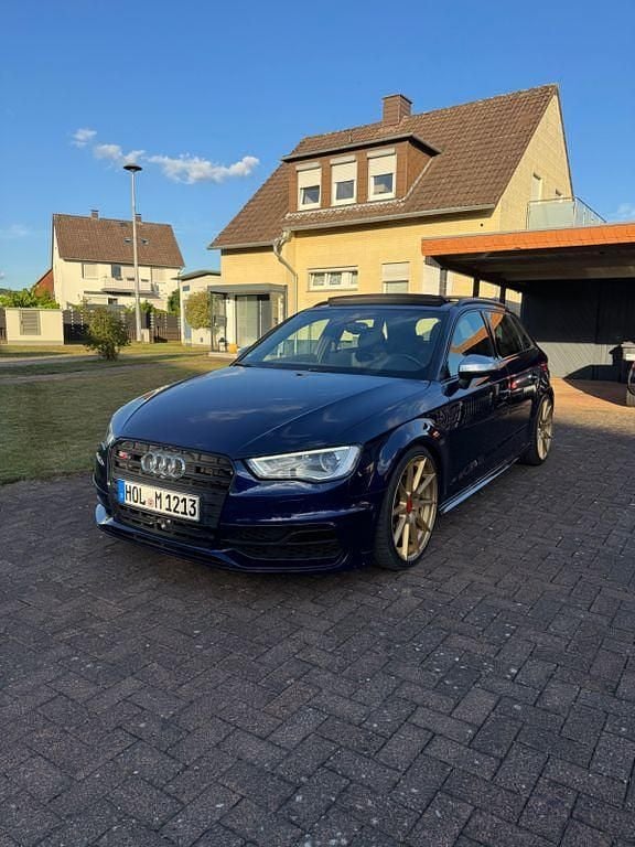 Blau Gebraucht 2014 Audi S3 Ambiente Limousine | 23.100 € (Fairer Preis) - Bild 1/4