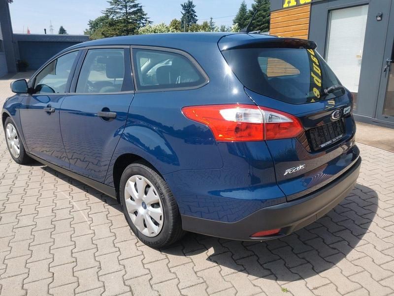 Gebraucht Ford Focus 101 PS (74 kW) 2014 Blau Kombi