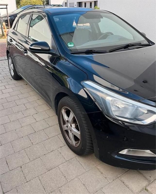 Schwarz Gebraucht 2017 Hyundai i20 Kleinwagen | 6.999 € (Guter Preis) - Bild 1/4