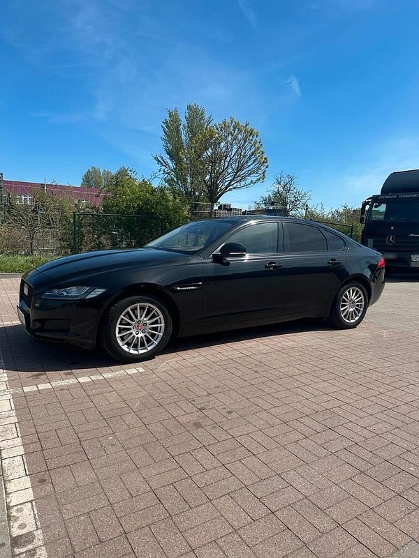Second-hand Jaguar XF 2019 Negru Berlinǎ