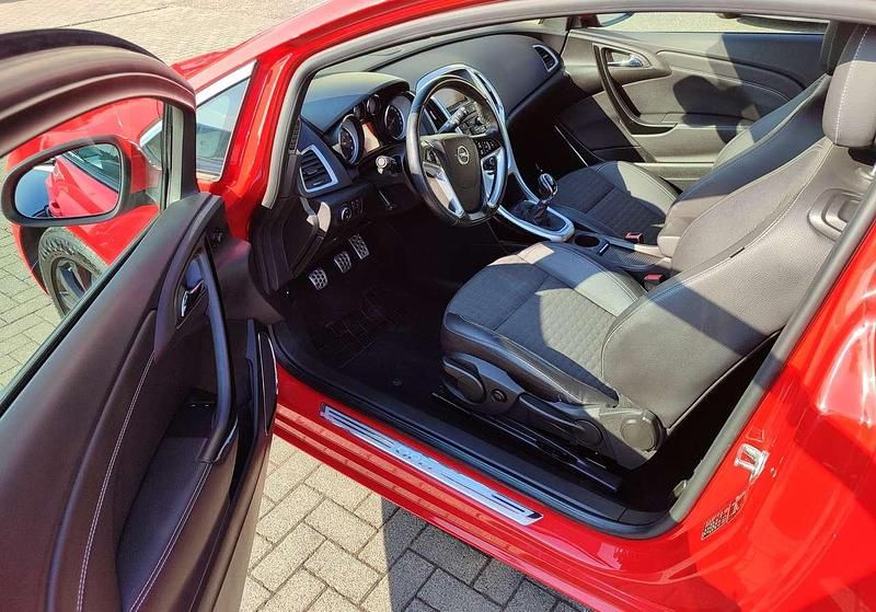 Gebraucht Opel Astra GTC Edition 170 PS (125 kW) 2015 Rot Coupé