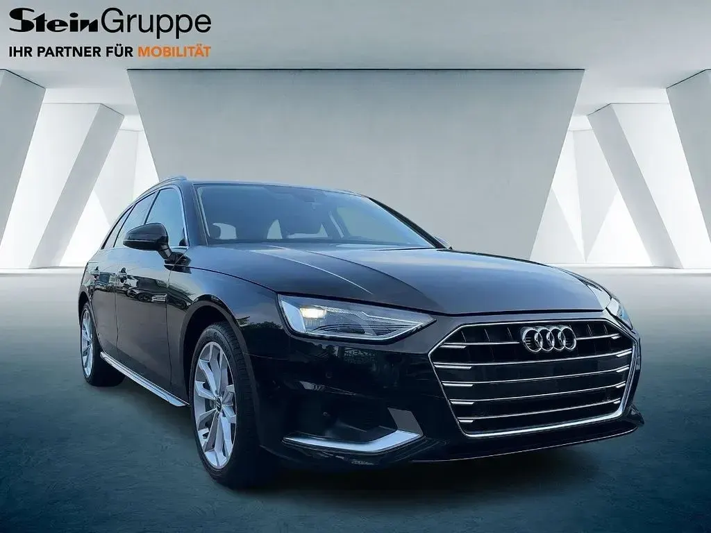 Gebraucht Audi A4 Advanced 204 PS (150 kW) 2023 Mythosschwarz metallic Kombi