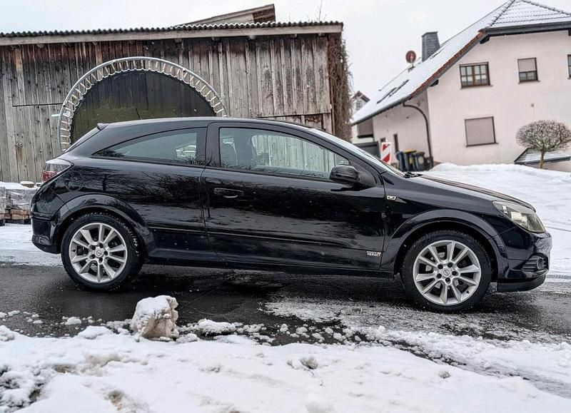 Gebraucht Opel Astra GTC 105 PS (77 kW) 2007 Schwarz Kleinwagen