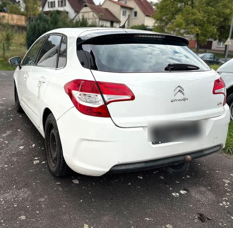 Weiß Gebraucht 2011 Citroën C4 Limousine | 1.650 € (Superpreis) - Bild 1/4