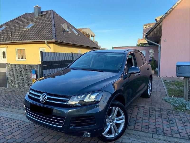 Grau Gebraucht 2013 VW Touareg SUV | 10.990 € (Superpreis) - Bild 1/4